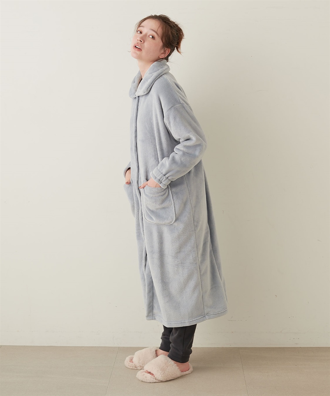 LAFUKU 【LAFUKU/ラフク】なめらかタッチもこふわラムフリース着る毛布《2way/クッションにもなる》_sub_18