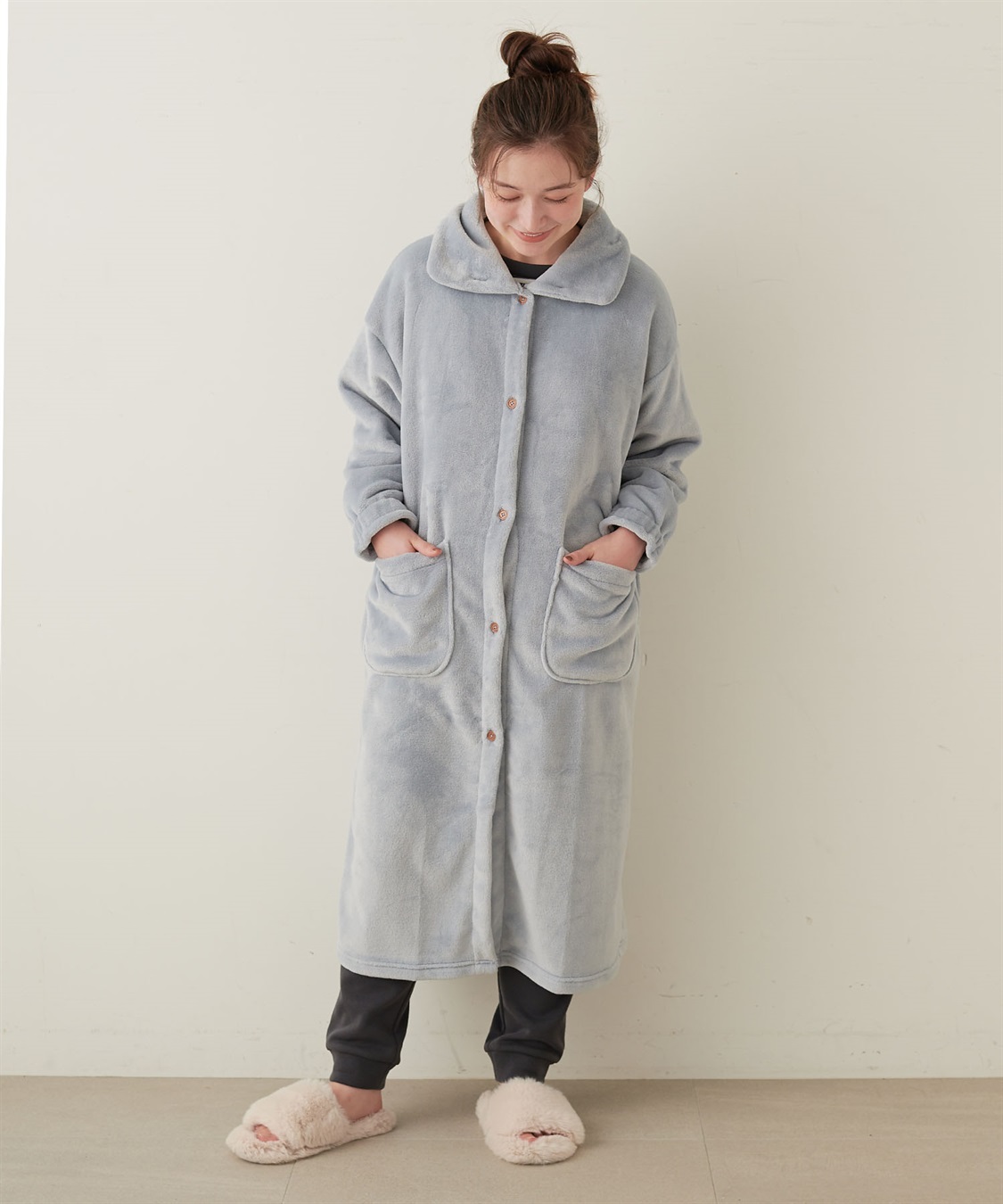 LAFUKU 【LAFUKU/ラフク】なめらかタッチもこふわラムフリース着る毛布《2way/クッションにもなる》_sub_19