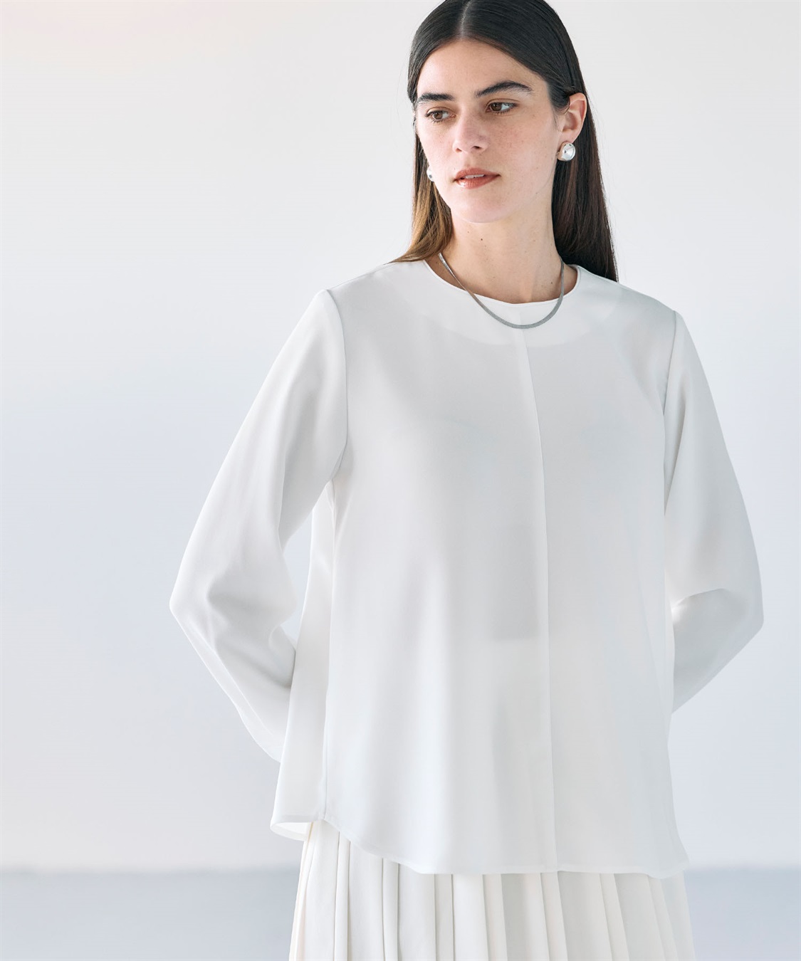 N.O.R.C バックサテンストレッチラウンドネックブラウス_sub_1