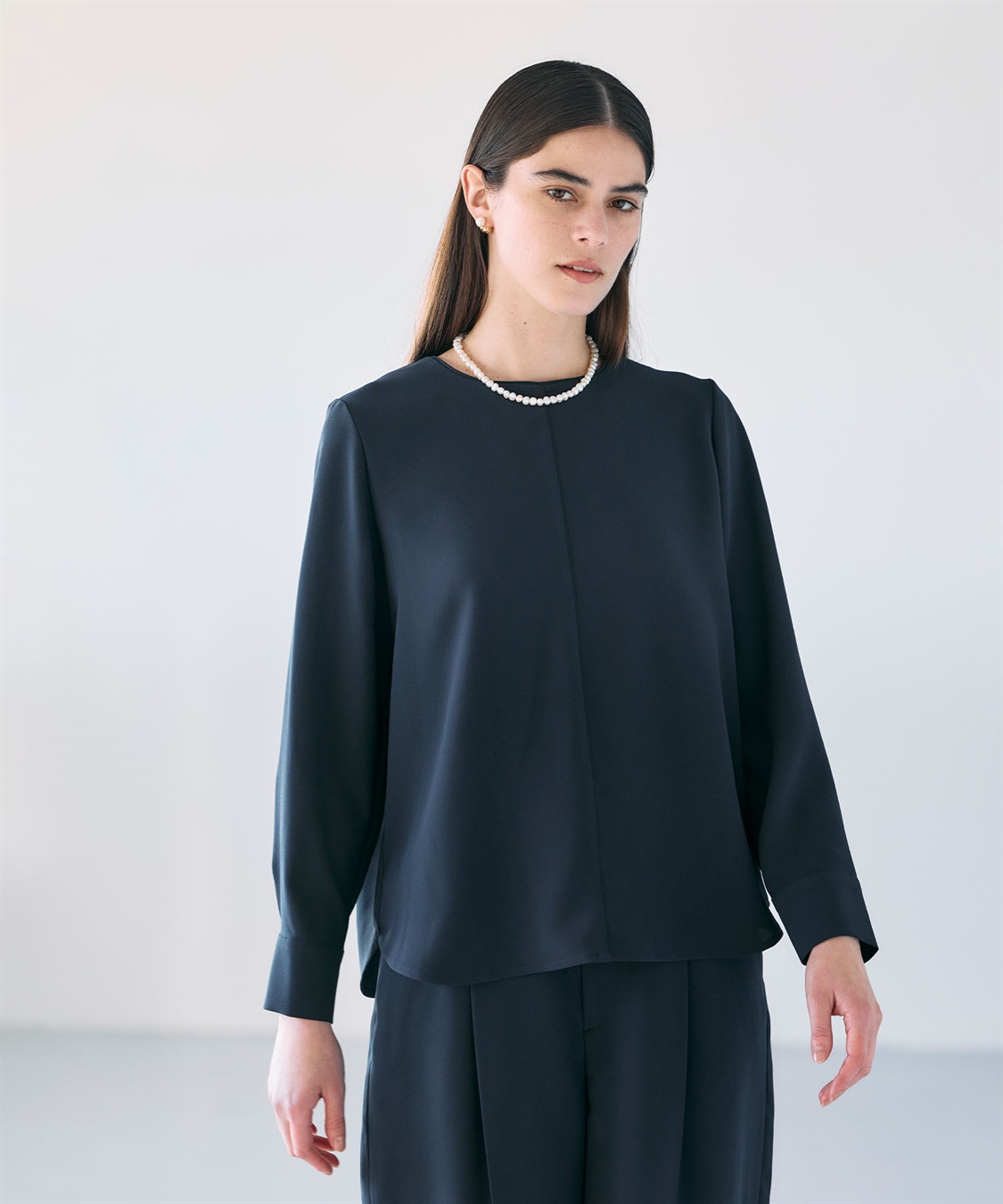 N.O.R.C バックサテンストレッチラウンドネックブラウス_sub_2