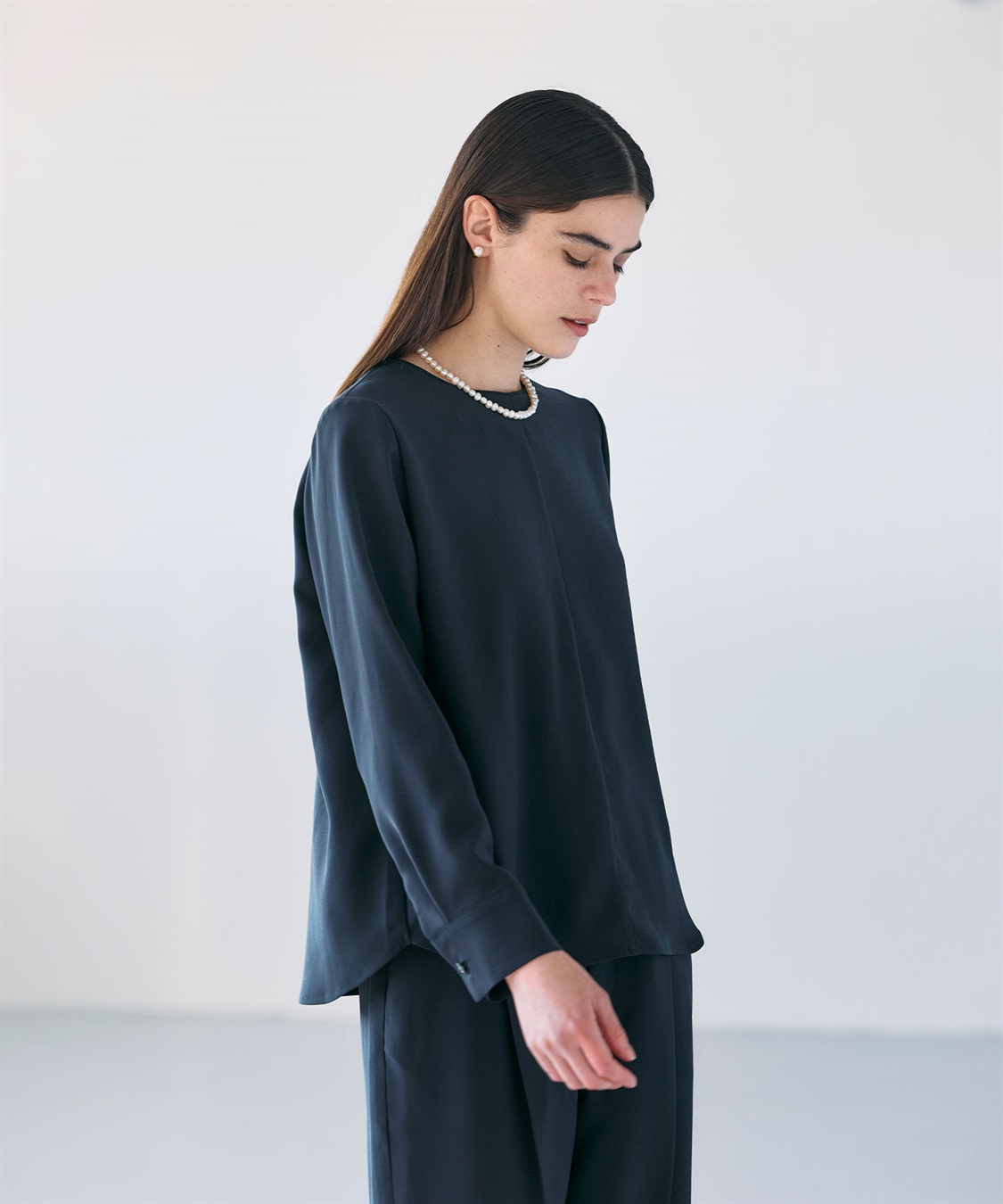 N.O.R.C バックサテンストレッチラウンドネックブラウス_sub_6