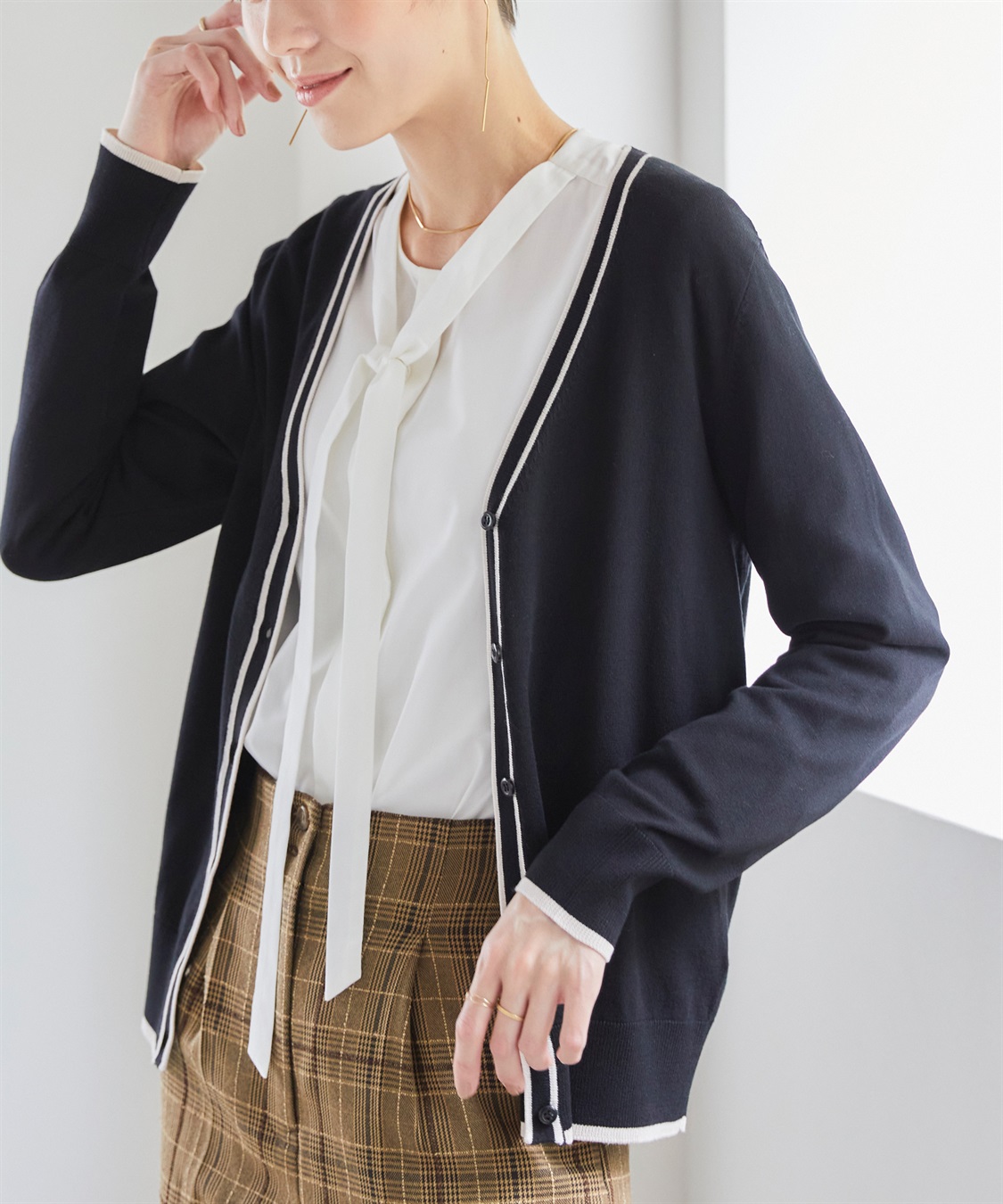 CROSS FUNCTION 《UVカット》おうちで洗える　バイカラーVネックカーディガン【CF/クロスファンクション】_sub_2