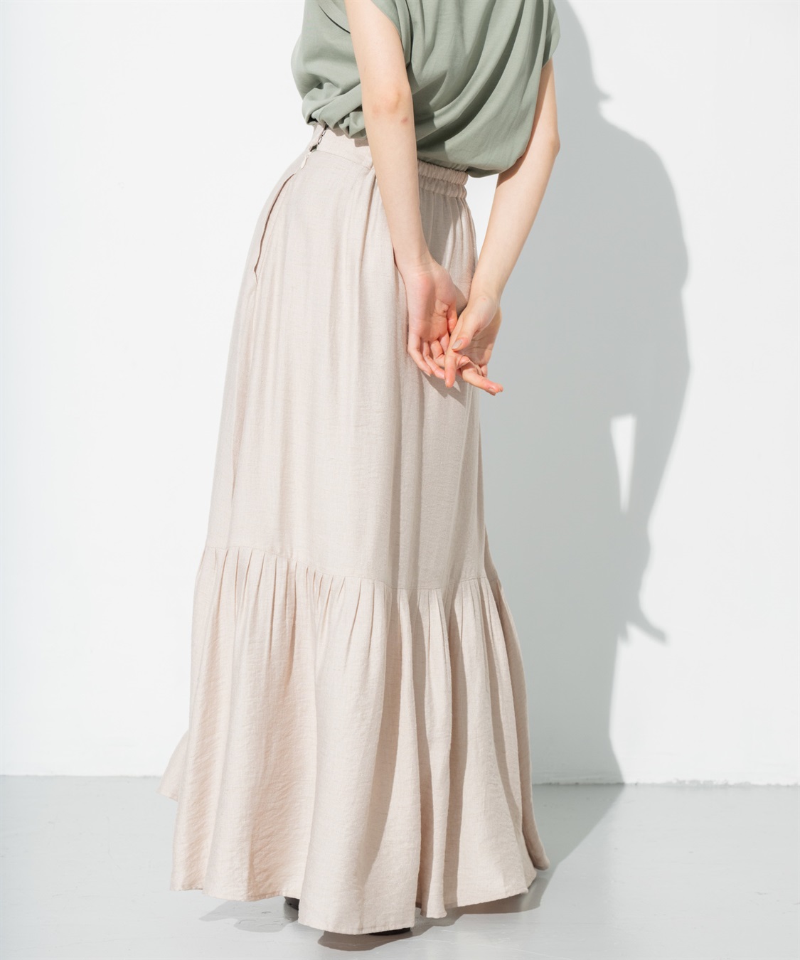 リネン混プリーツテールカットスカート N.O.R.C｜クロスプラス