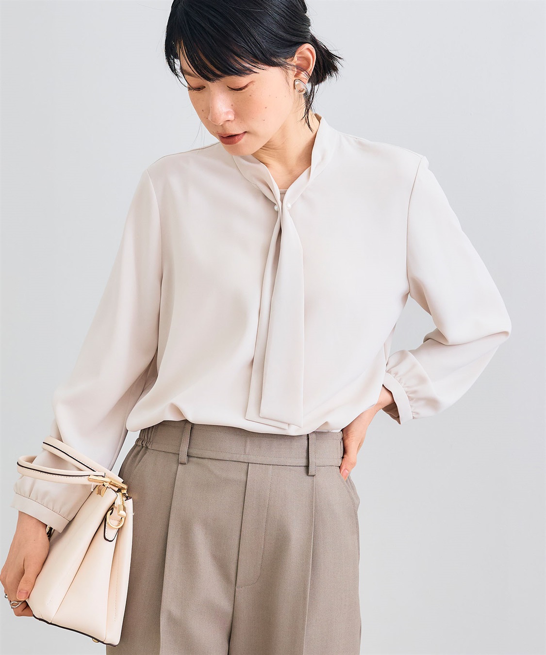CROSS FUNCTION 《シワになりにくい》シルキーサテンパールボウタイブラウス_sub_1