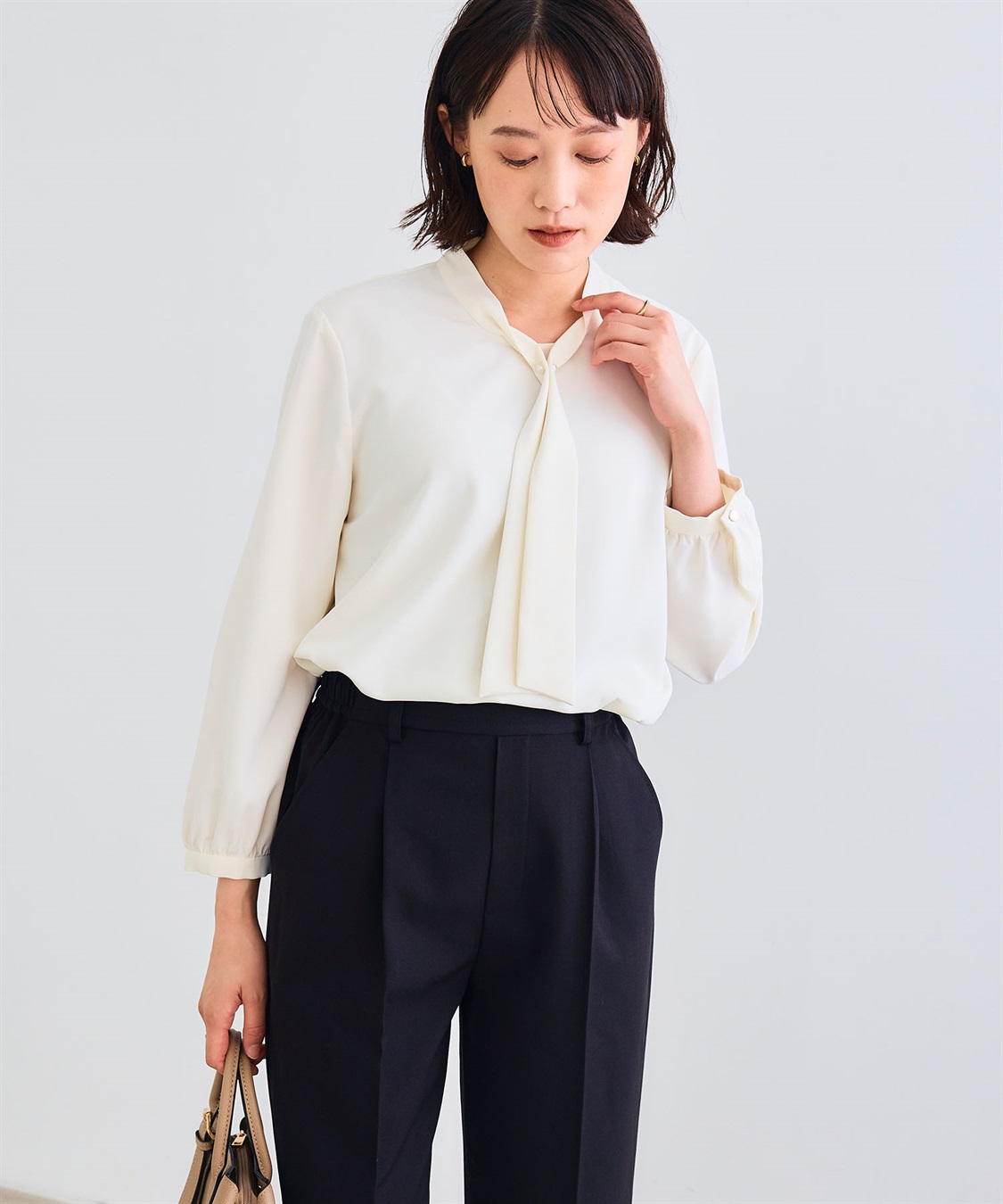 CROSS FUNCTION 《シワになりにくい》シルキーサテンパールボウタイブラウス_sub_3