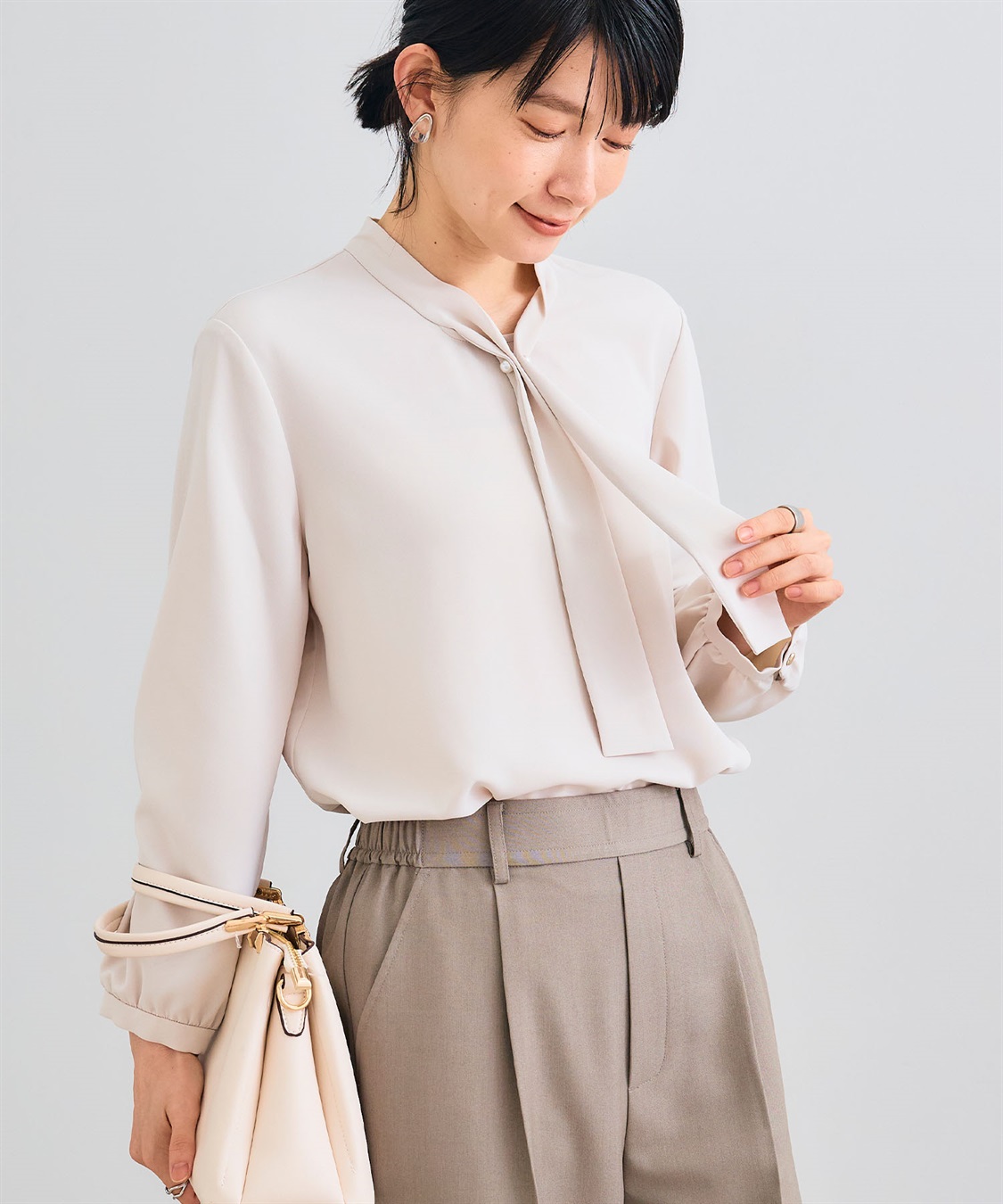 CROSS FUNCTION 《シワになりにくい》シルキーサテンパールボウタイブラウス_sub_13