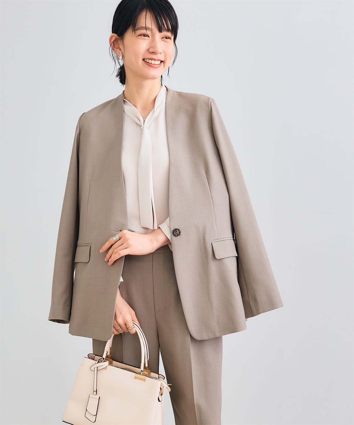 CROSS FUNCTION 《シワになりにくい》シルキーサテンパールボウタイブラウス_sub_19