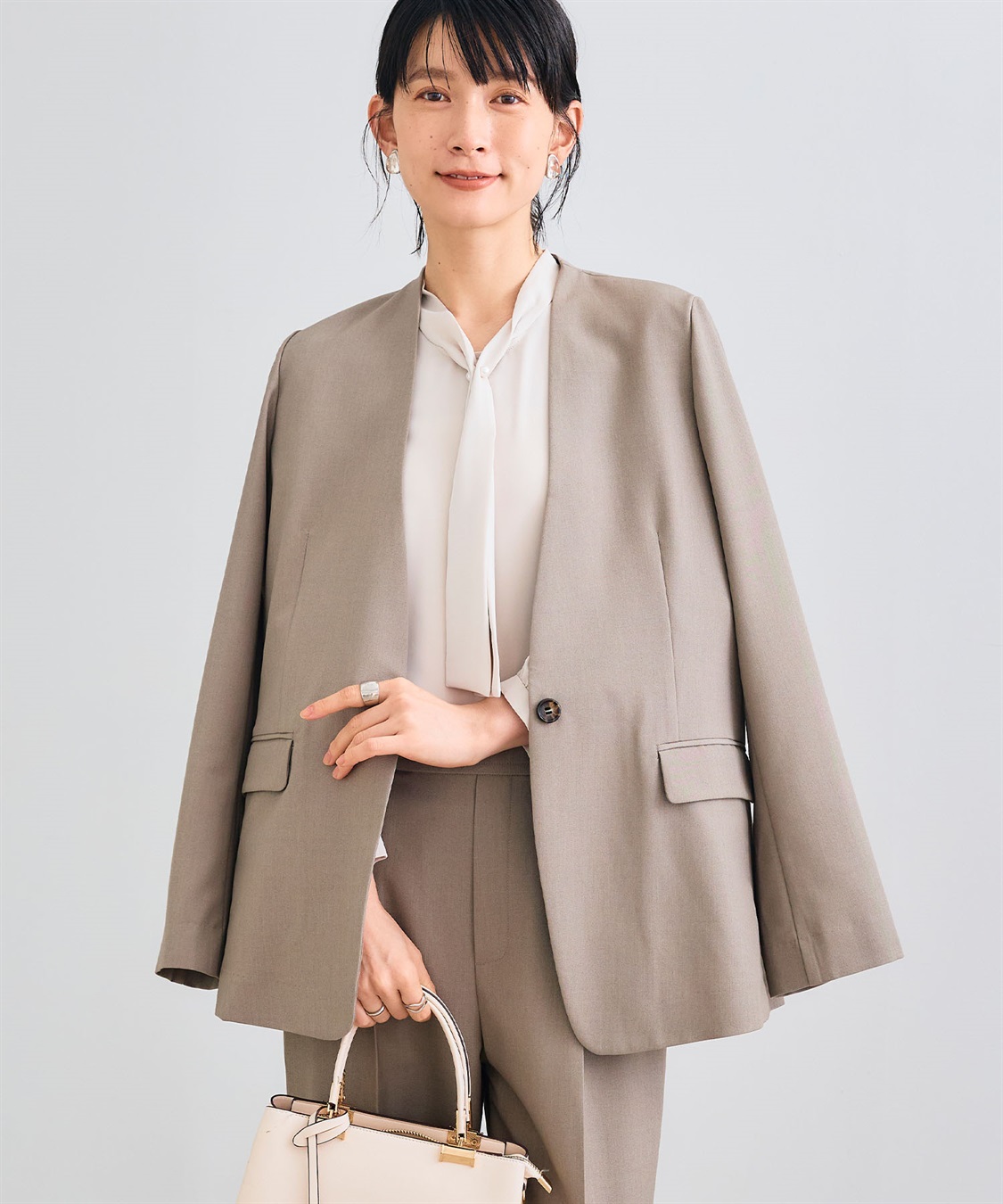 CROSS FUNCTION 《シワになりにくい》シルキーサテンパールボウタイブラウス_sub_20