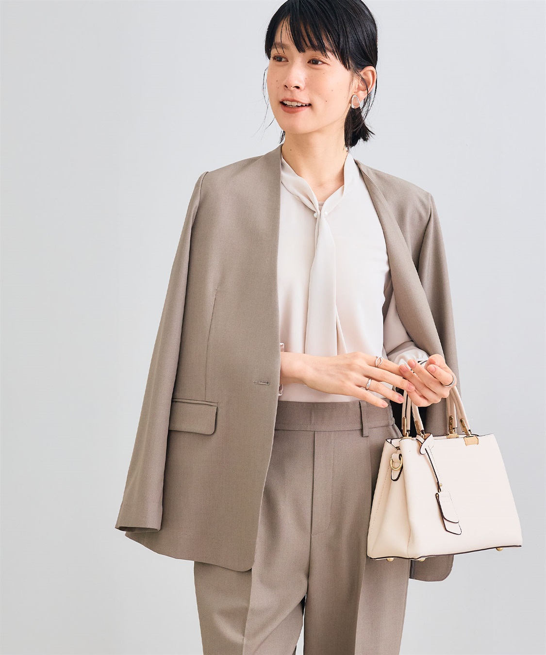 CROSS FUNCTION 《シワになりにくい》シルキーサテンパールボウタイブラウス_sub_21