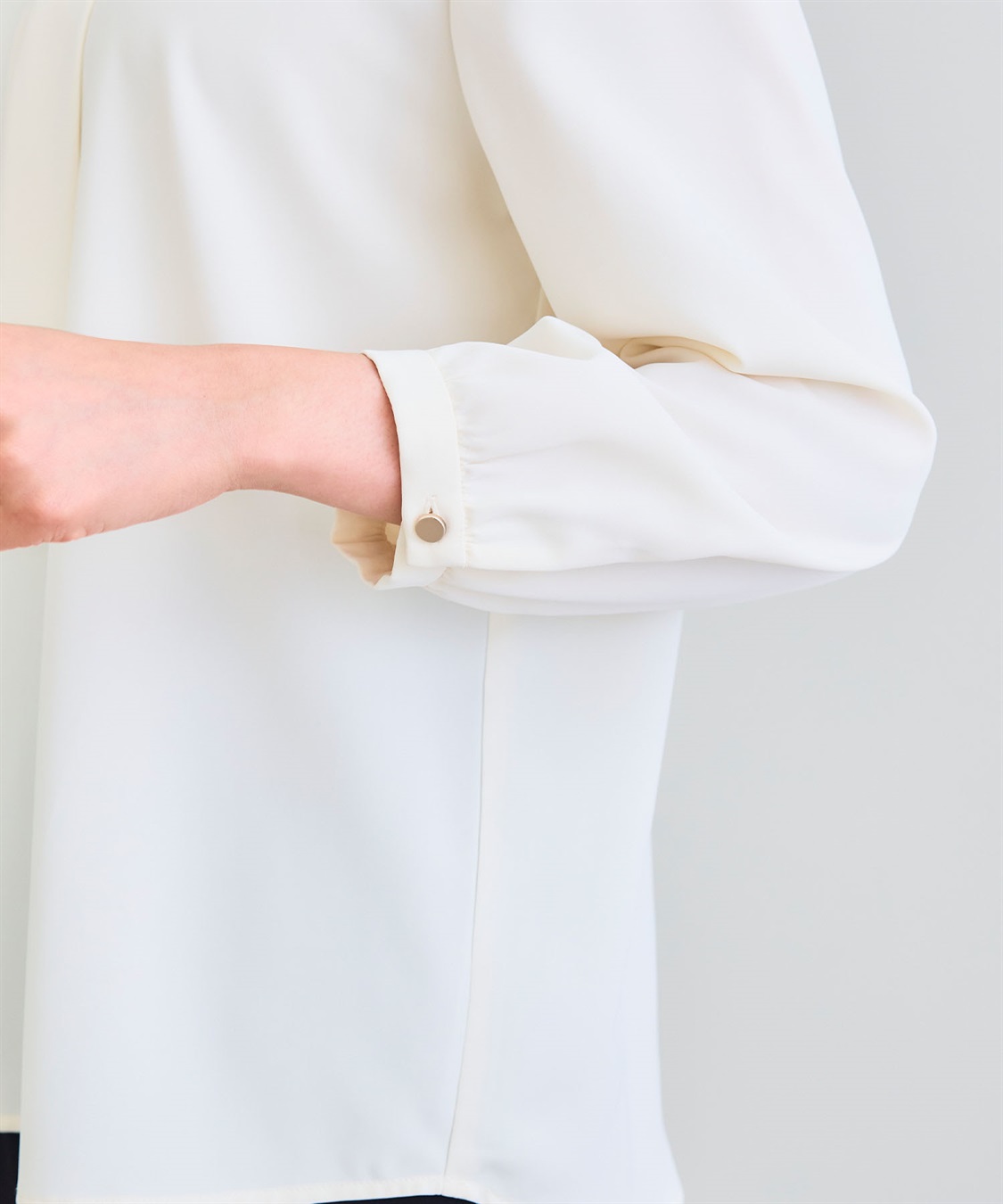 CROSS FUNCTION 《シワになりにくい》シルキーサテンパールボウタイブラウス_sub_25