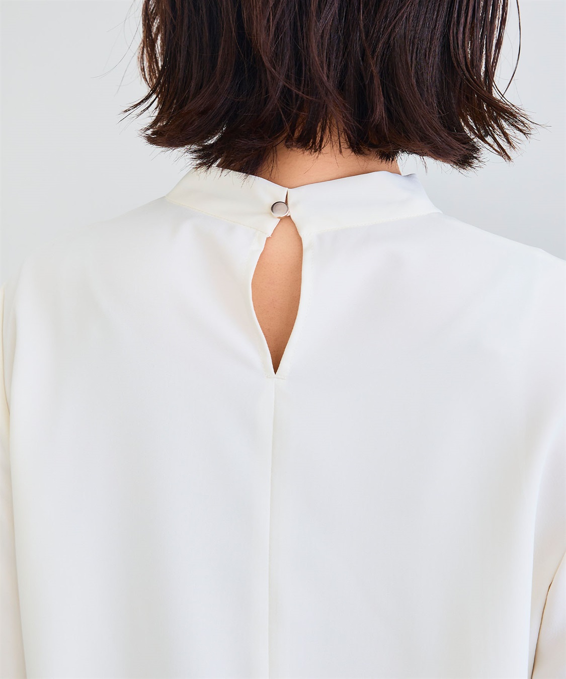 CROSS FUNCTION 《シワになりにくい》シルキーサテンパールボウタイブラウス_sub_26