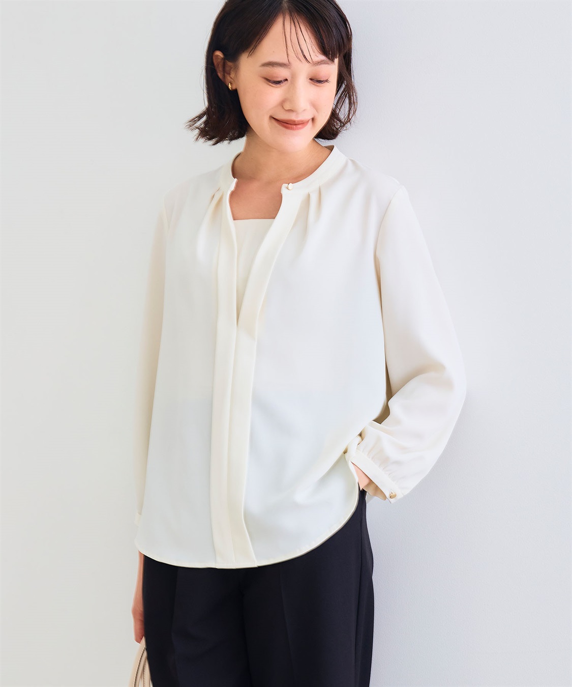シワになりにくい》シルキーサテン2WAYタックブラウス CROSS