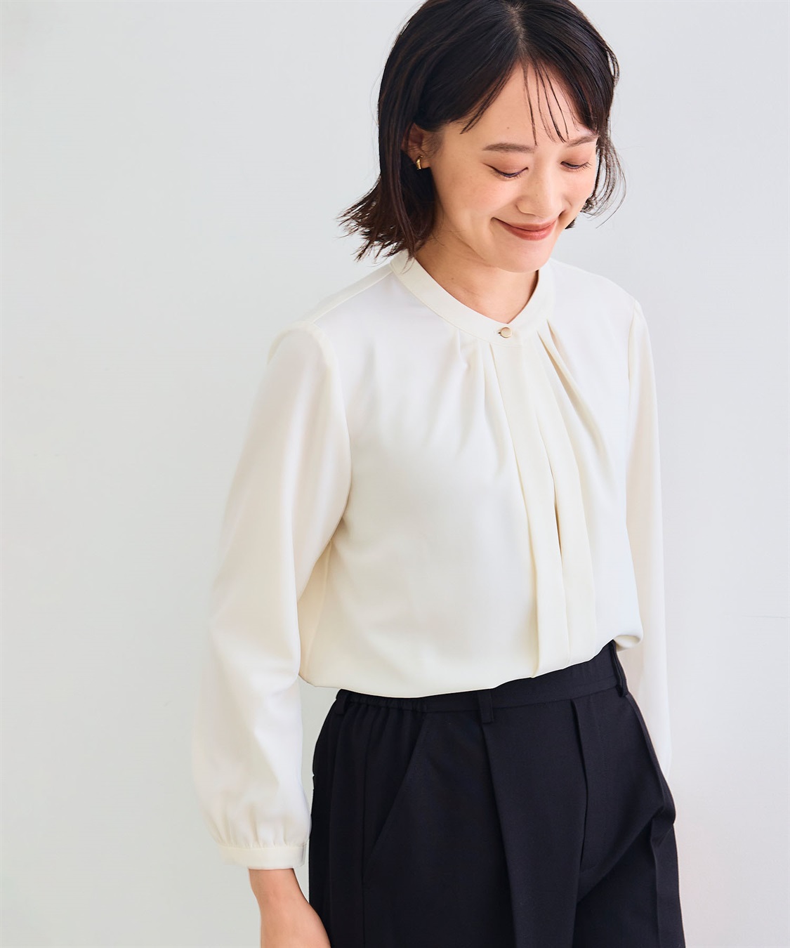 CROSS FUNCTION 《シワになりにくい》シルキーサテン2WAYタックブラウス_sub_13