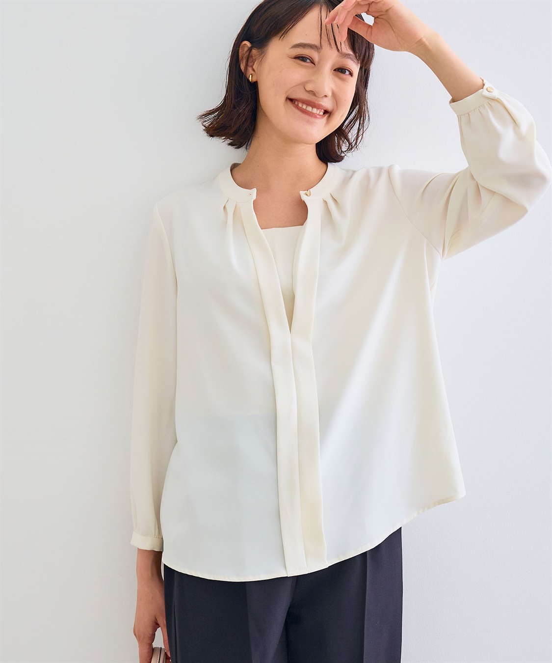 CROSS FUNCTION 《シワになりにくい》シルキーサテン2WAYタックブラウス_sub_17