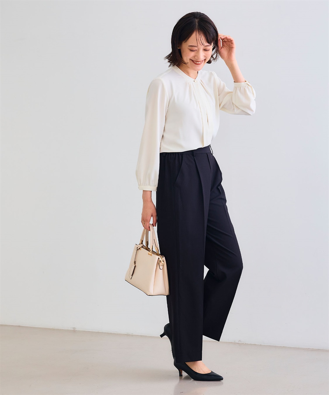 CROSS FUNCTION 《シワになりにくい》シルキーサテン2WAYタックブラウス_sub_20