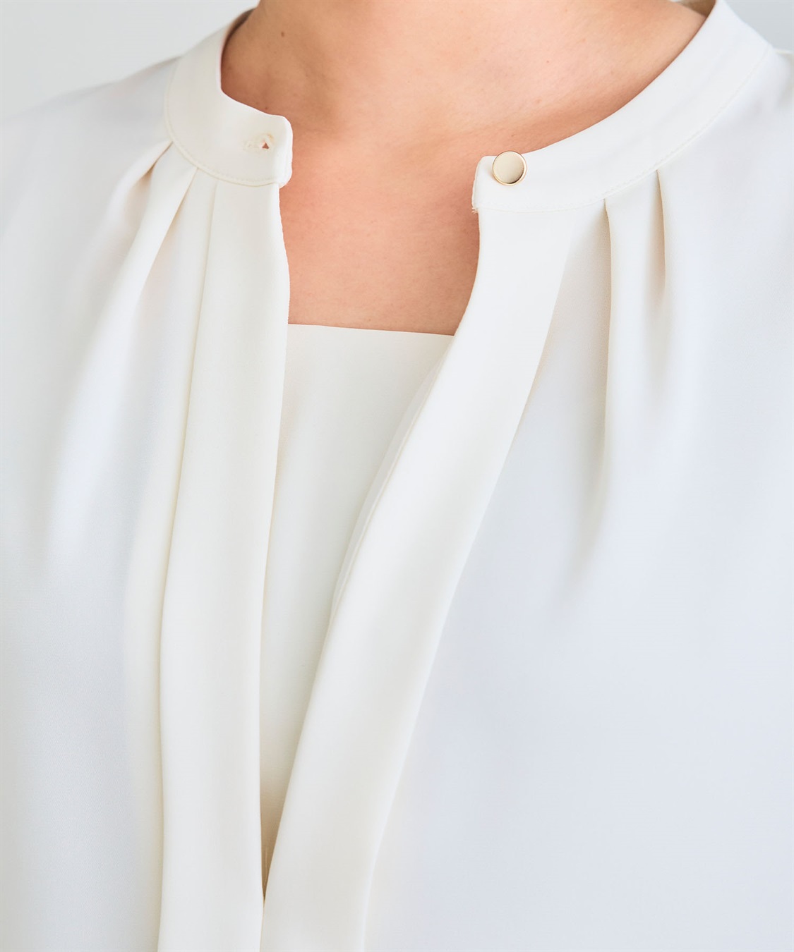 CROSS FUNCTION 《シワになりにくい》シルキーサテン2WAYタックブラウス_sub_26