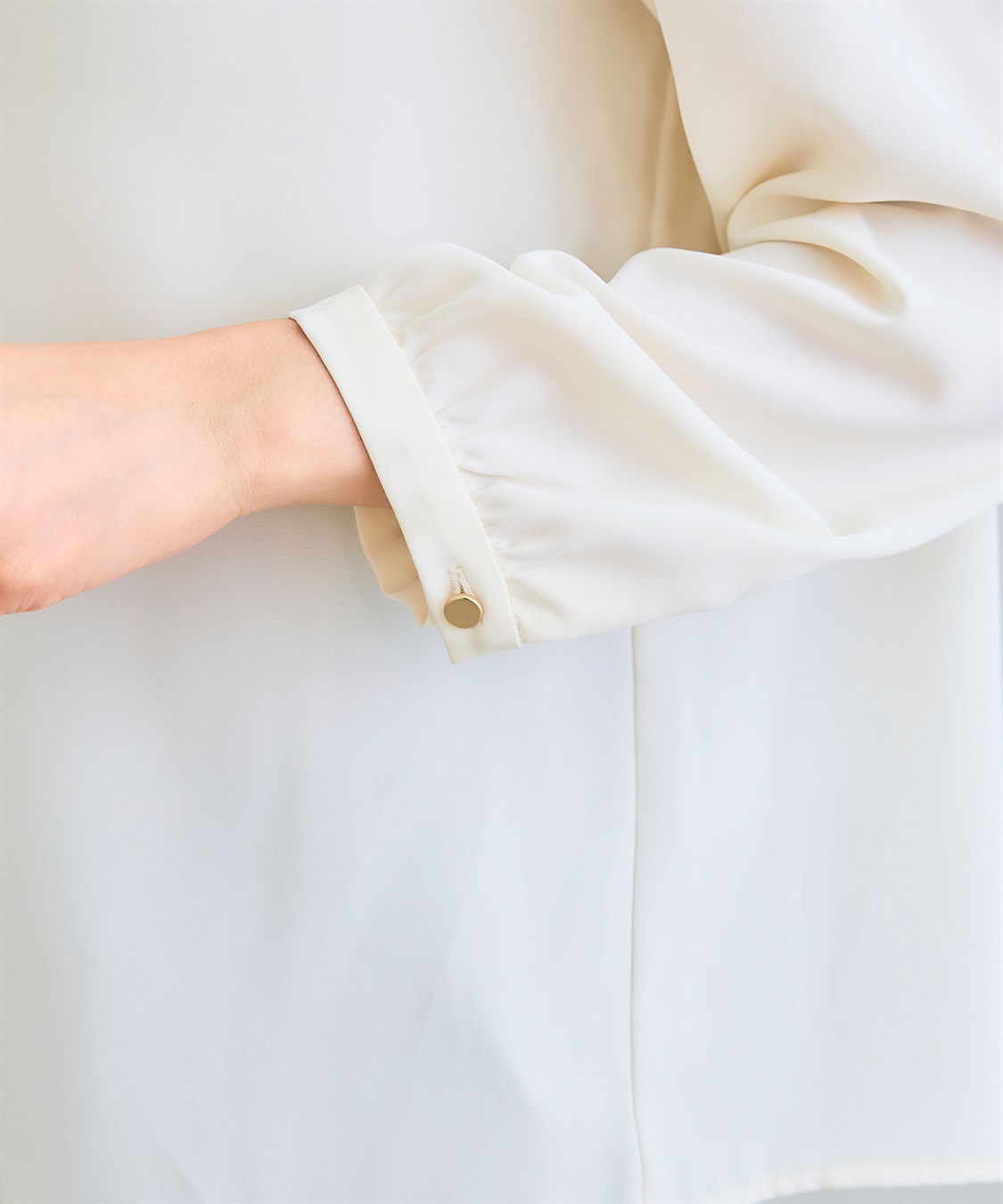 CROSS FUNCTION 《シワになりにくい》シルキーサテン2WAYタックブラウス_sub_27