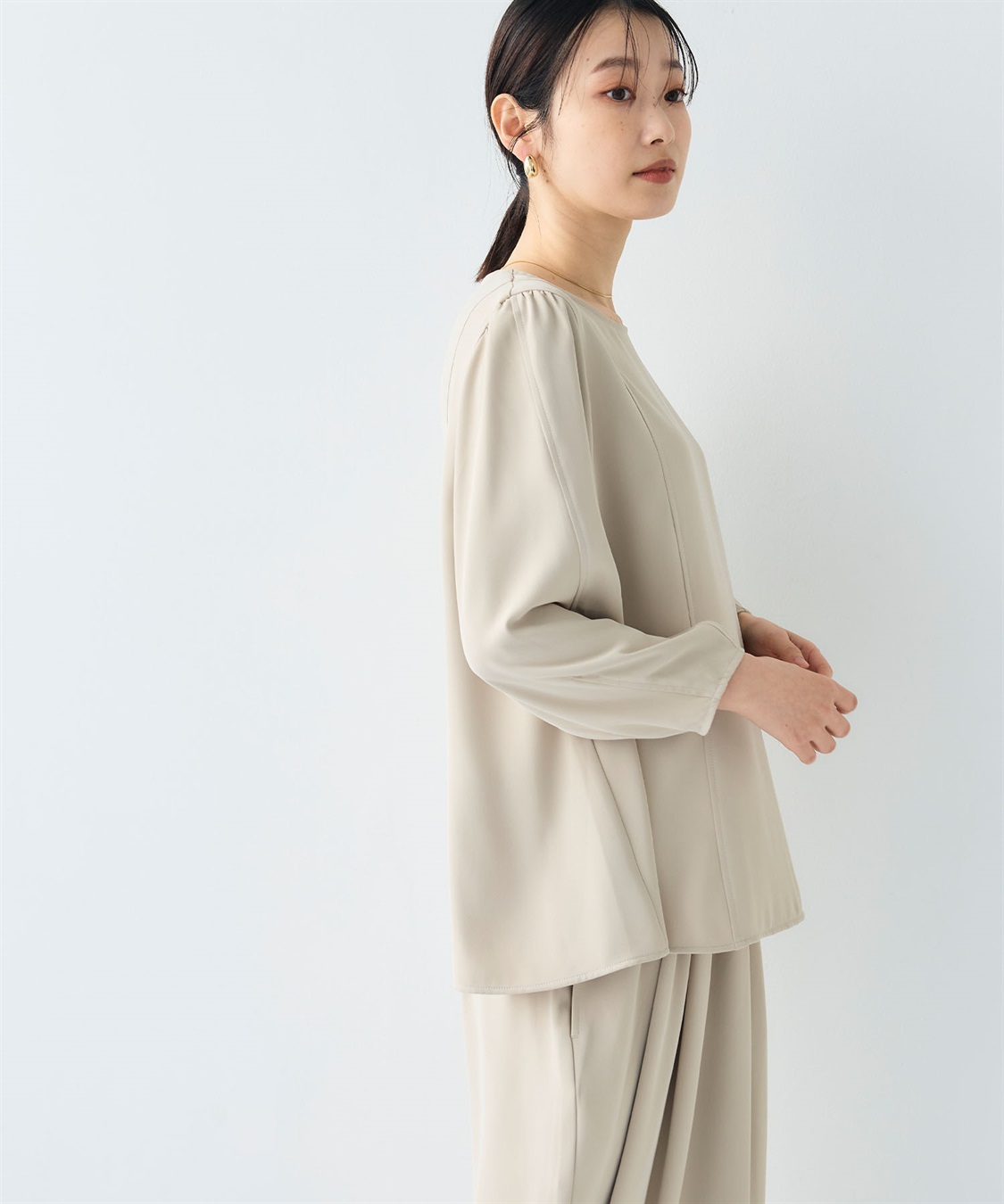 CROSS FUNCTION 《シワになりにくい》サマ美え バックサテンツイルパフブラウス_sub_3