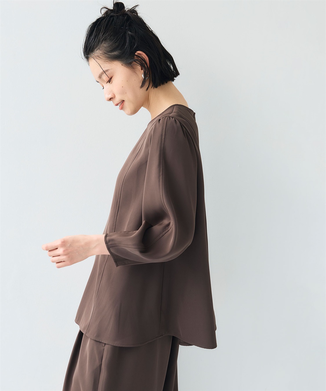 CROSS FUNCTION 《シワになりにくい》サマ美え バックサテンツイルパフブラウス_sub_22