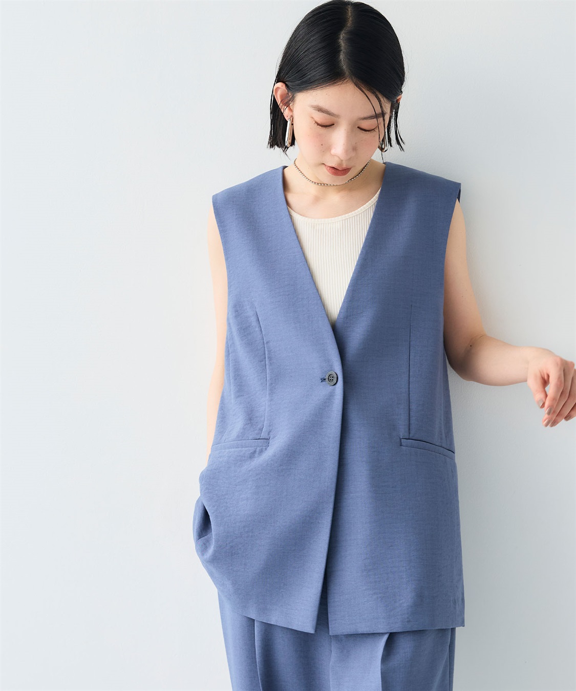 極美品＊自由区 ノーカラーリネン混ジレ 40 ネイビー紺 ボタンレス ベスト リネンタッチノーカラーベスト – LIAN