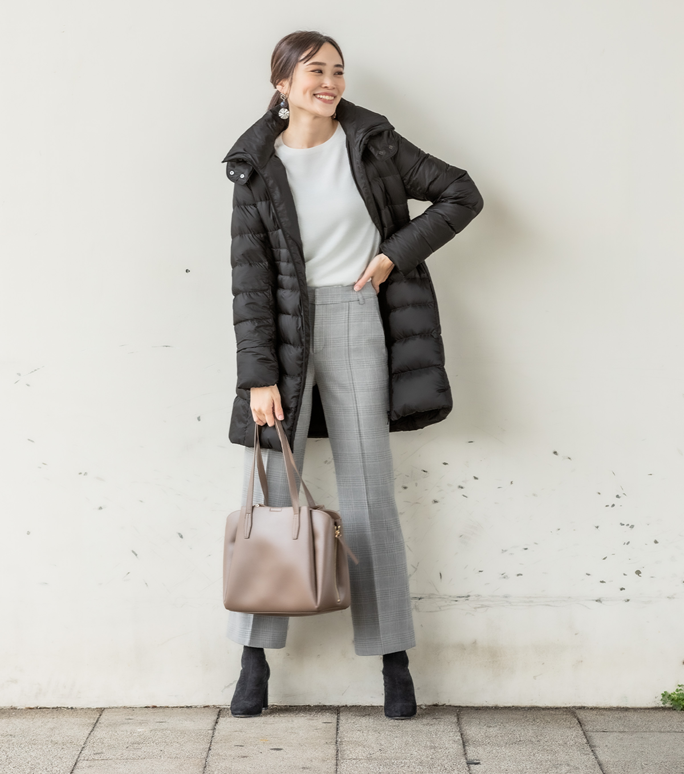 一番使える黒のダウンは、軽くて暖かい素材で