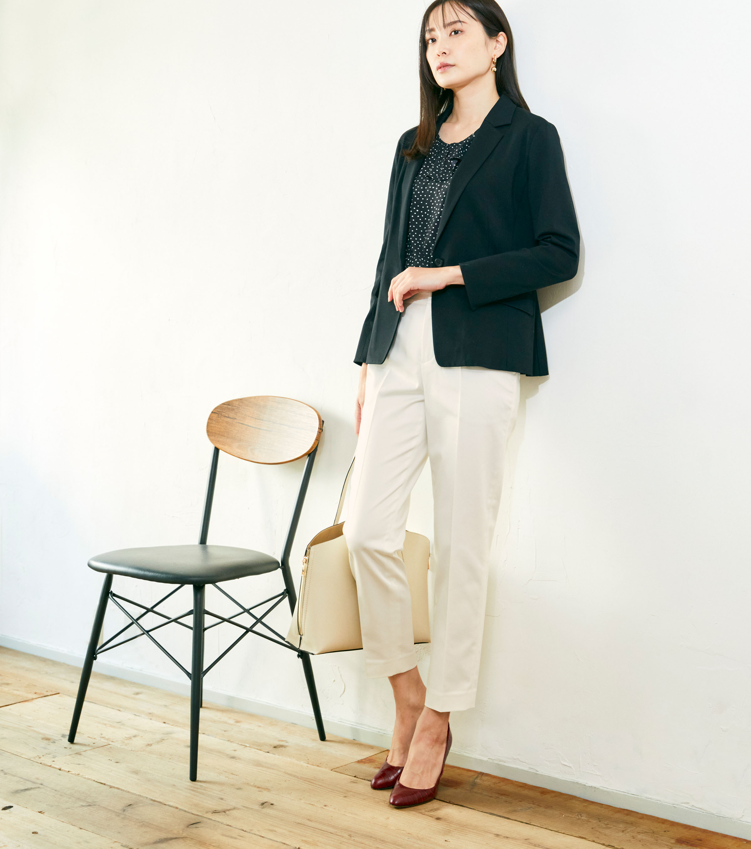 ゴールドの二重チェーンが リュクスな存在感