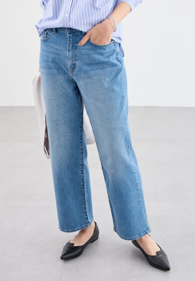 デニムパンツのアップ画像