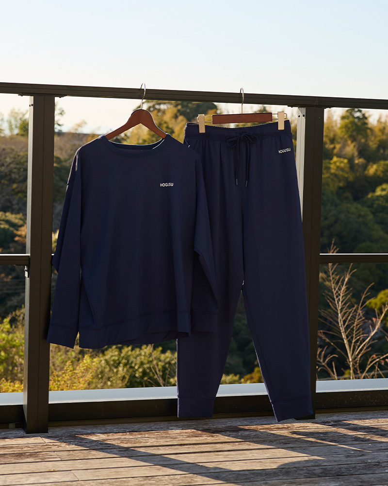 HOGUSUアイテムがハンガーにかけられている画像