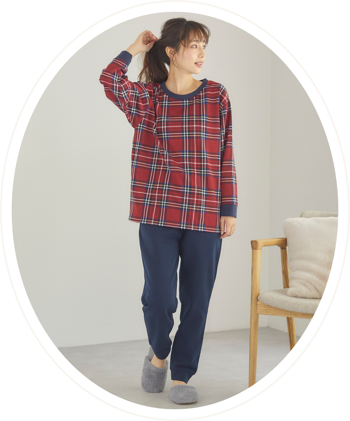 LAFUKU ROOMWEAR SETを着用している女性モデルの写真02
