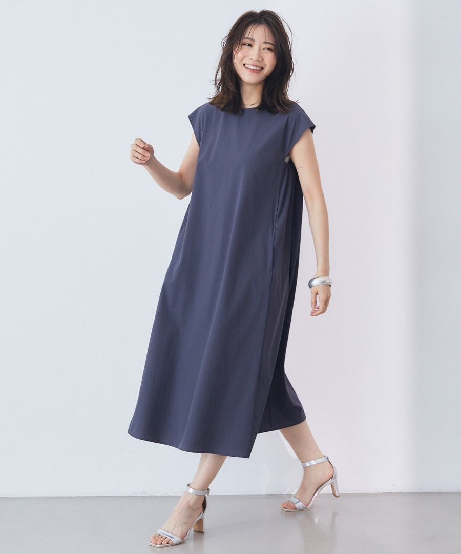 ワンピースを着用している女性の写真３