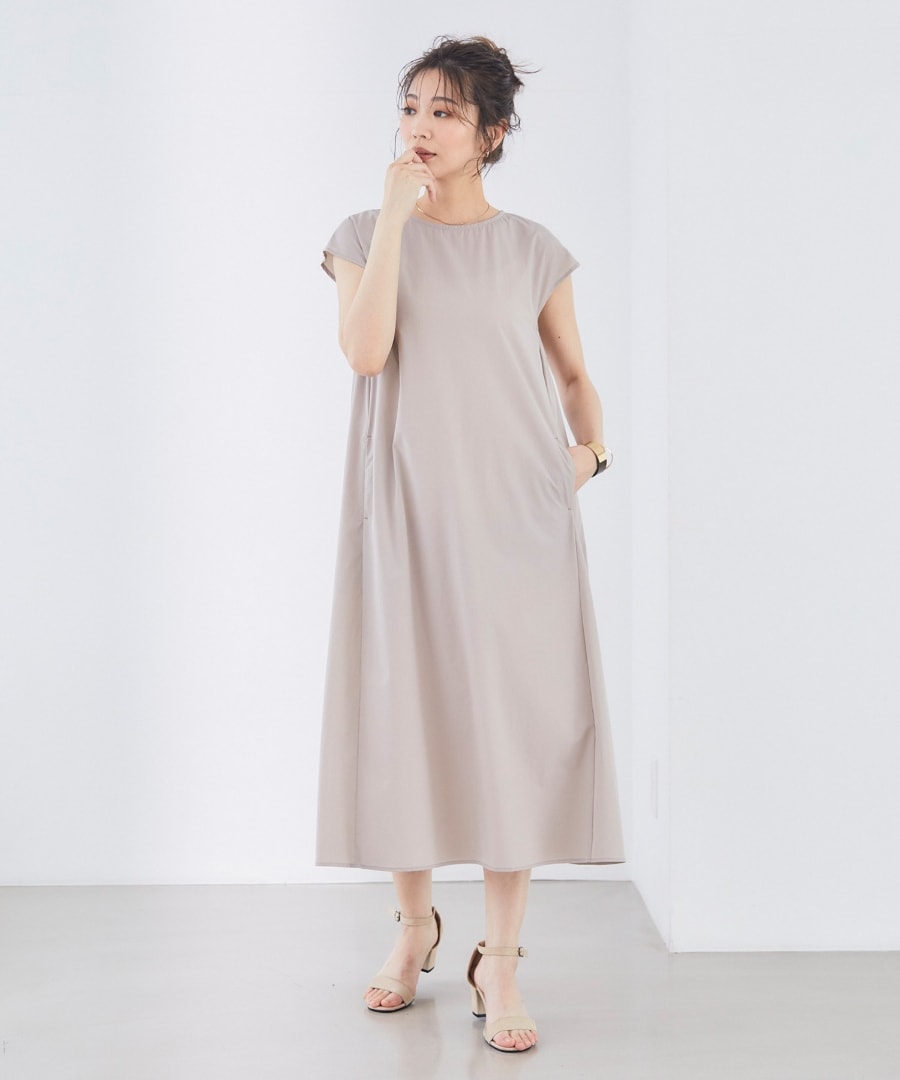 ワンピースを着用している女性の写真４
