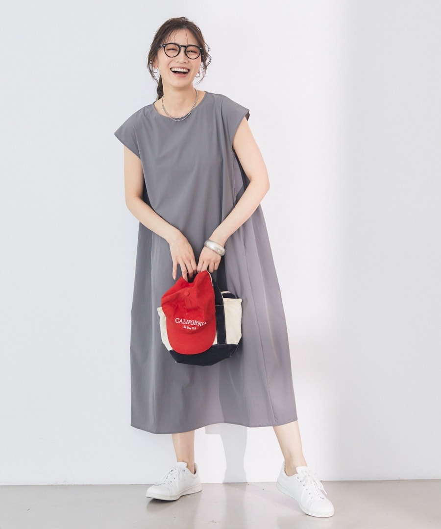 ワンピースを着用している女性の写真７