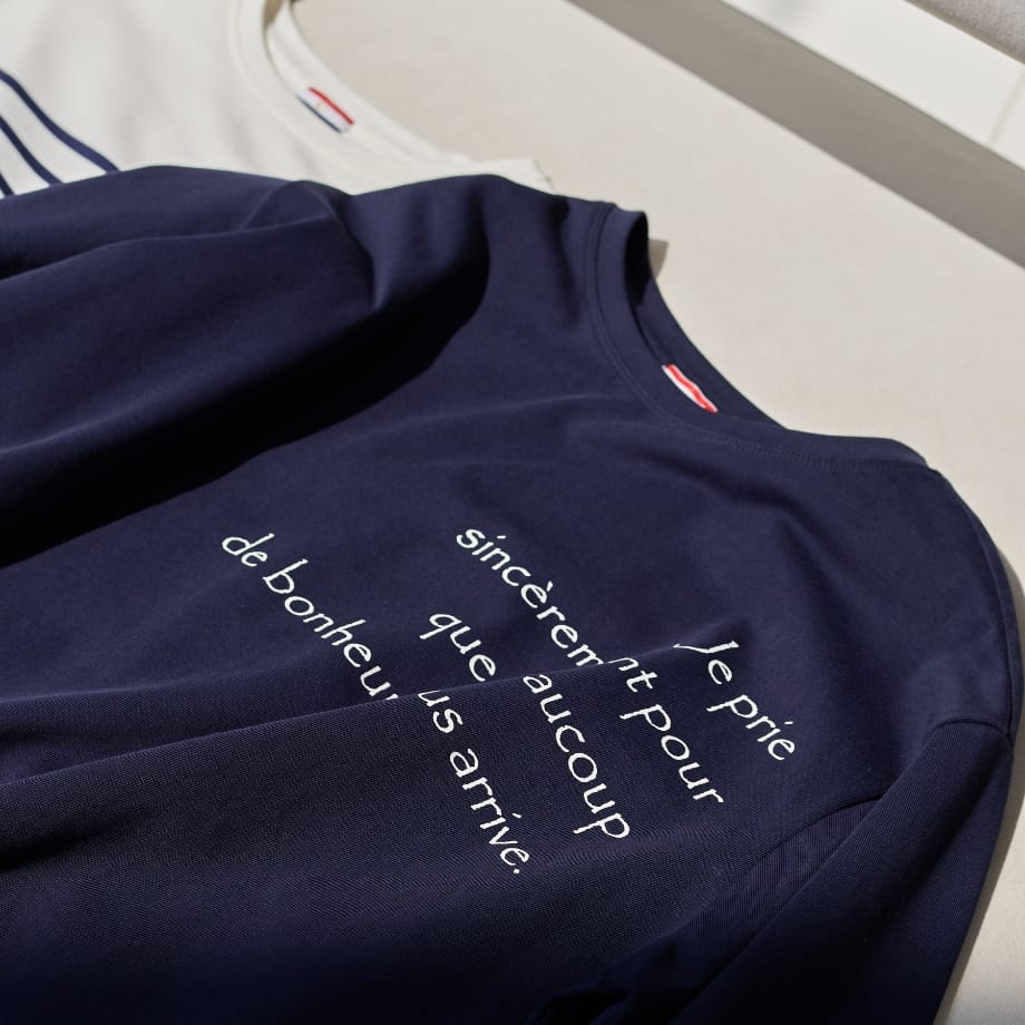 オーガニックコットンロゴTシャツとオーガニックコットンボーダーTシャツの上部