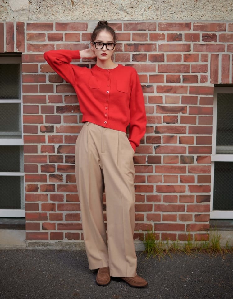 N.O.R.C Knit Cardigan & Pantsを着用した女性 01