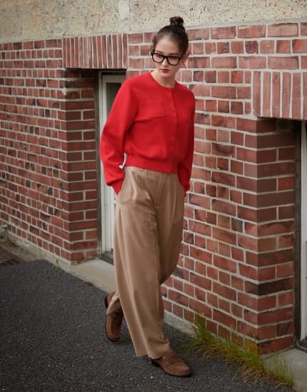 N.O.R.C Knit Cardigan & Pantsを着用した女性 03