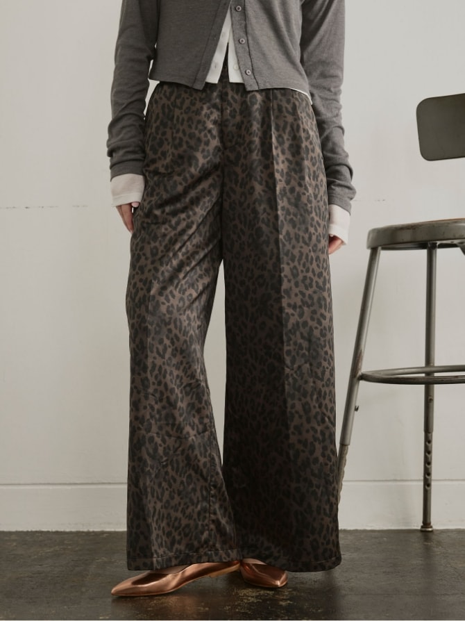 サテンワイドスラックス