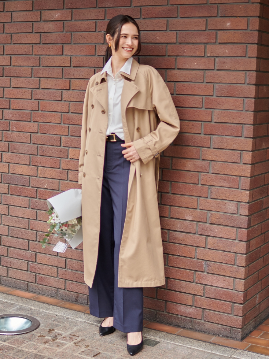 N.O.R.C Trench coat＆Shirt＆Pantsを着用した女性 01