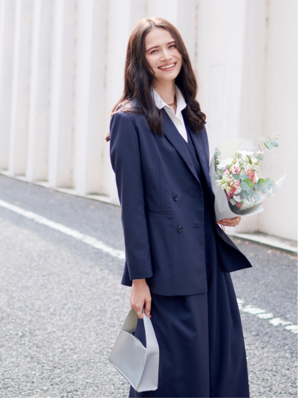 N.O.R.C Jacket＆All in one＆Shirtを着用した女性 02