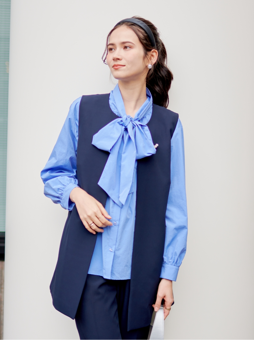 CROSS FUNCTION Gilet＆Shirt＆Pantsを着用した女性 01