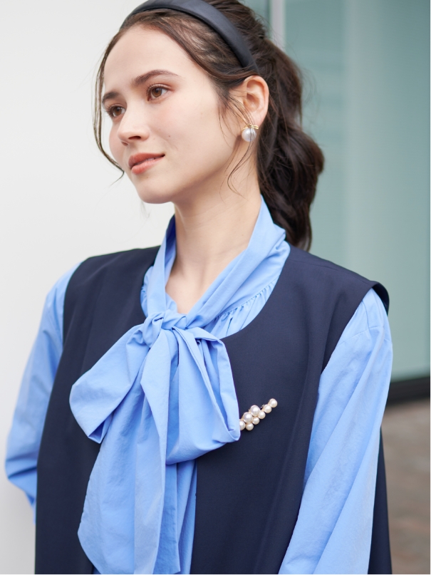 CROSS FUNCTION Gilet＆Shirt＆Pantsを着用した女性 02