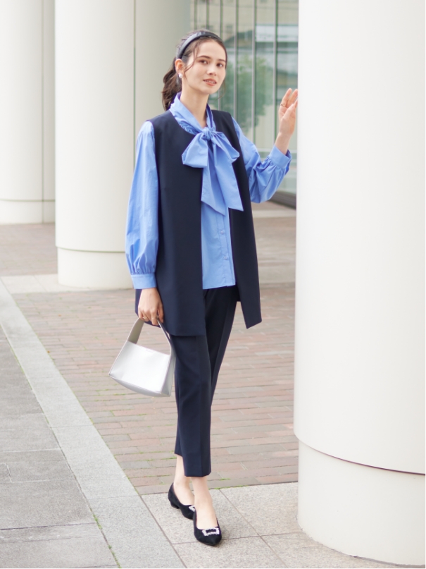 CROSS FUNCTION Gilet＆Shirt＆Pantsを着用した女性 03