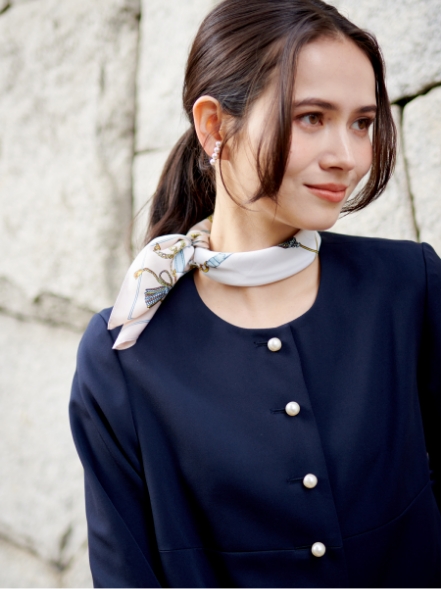 A/C DESIGN BY ALPHA CUBIC Jacket＆Pantsを着用した女性 03