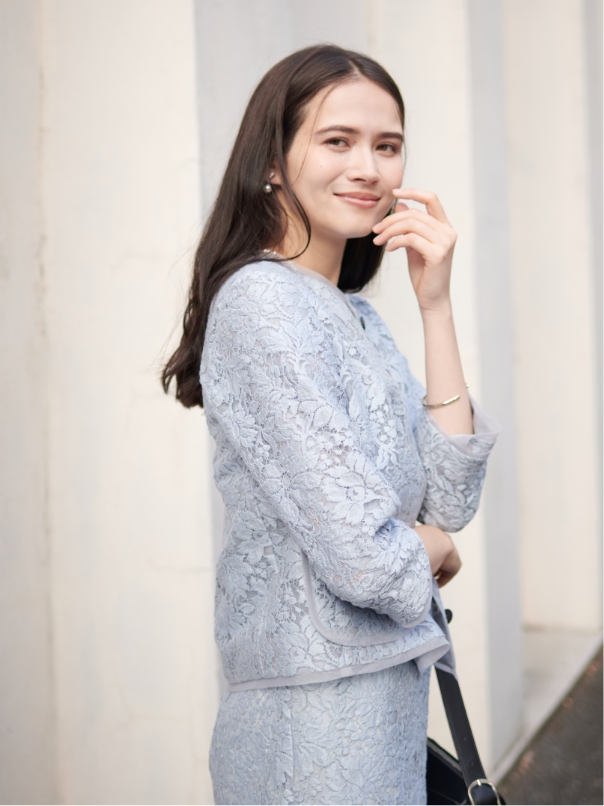 49AV JUNKO SHIMADA Jacket＆Dressを着用した女性 02