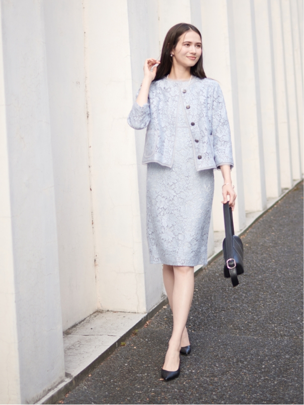 49AV JUNKO SHIMADA Jacket＆Dressを着用した女性 03