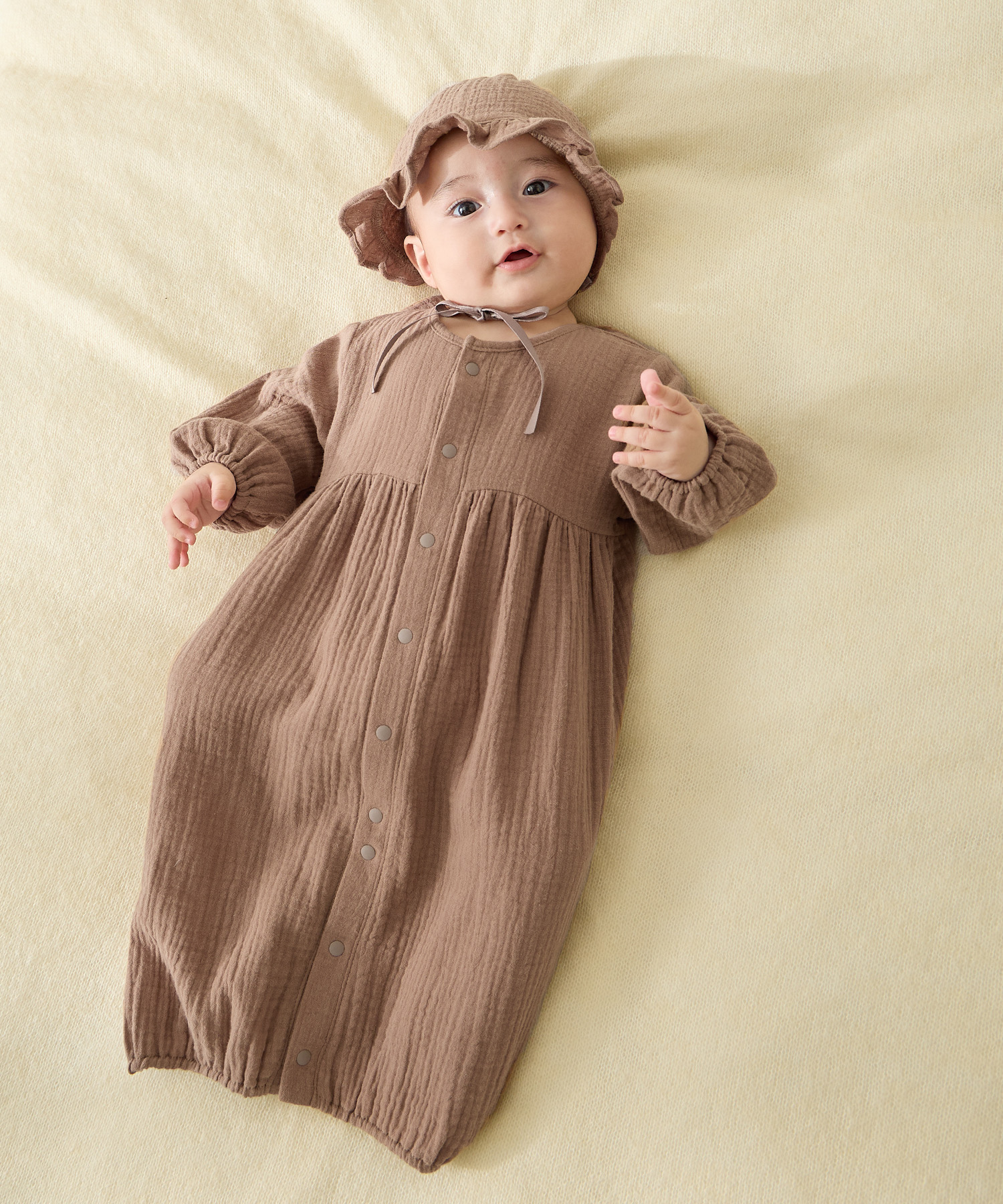  Rosemadame【親子でお揃い】Ｗガーゼベビー退院着/コットン100％を着用した赤ちゃん