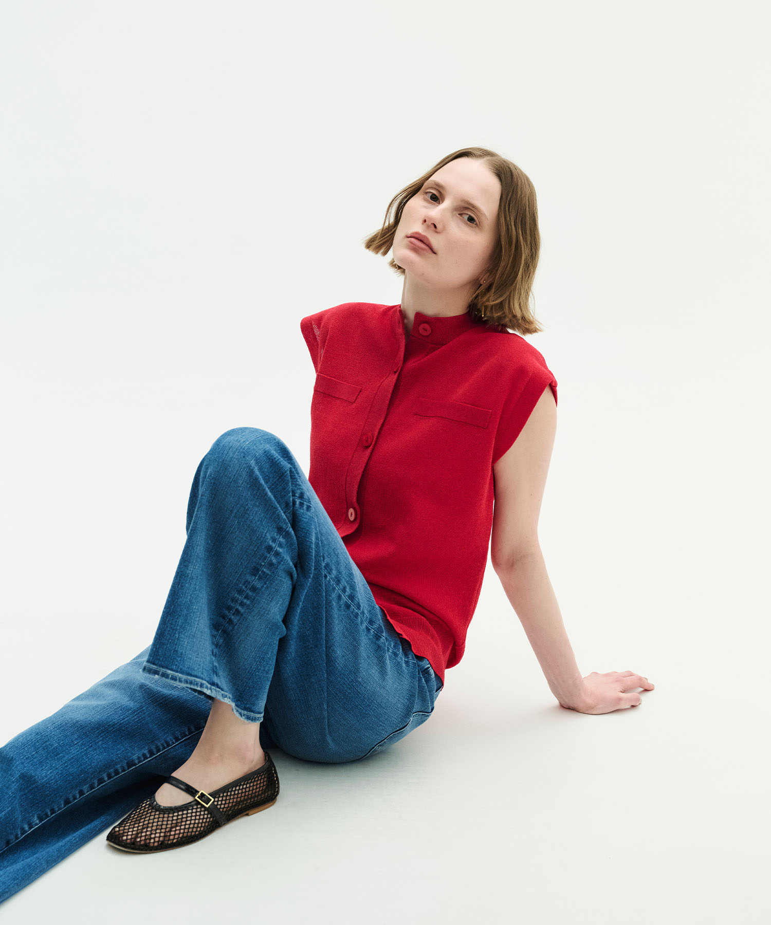 N.O.R.C 《よれにくい》オーバーサイズコットンロングスリーブTシャツを着用した女性