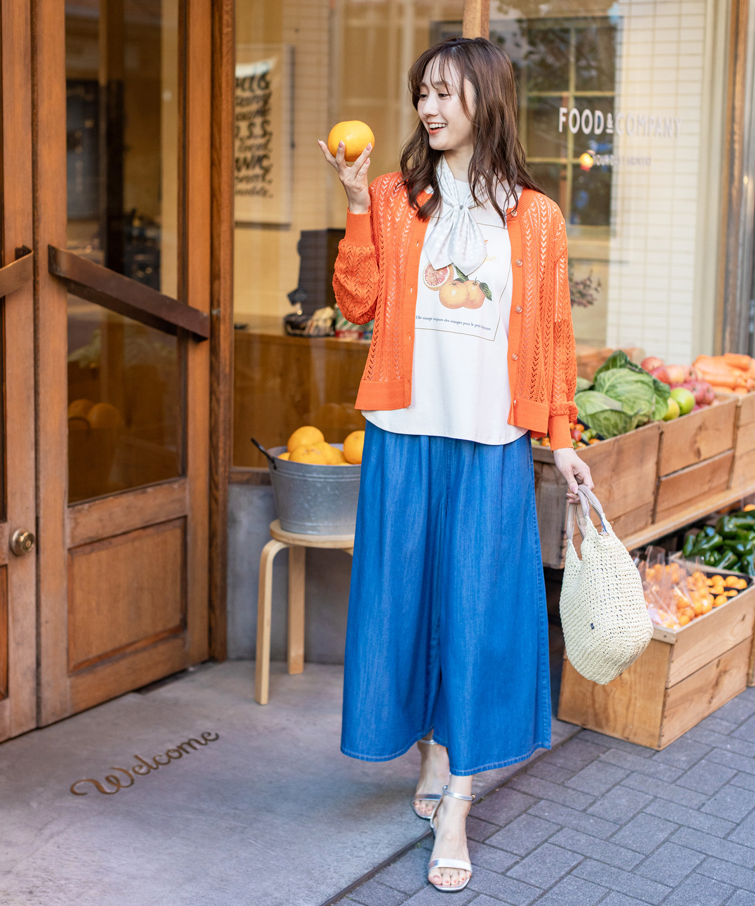 Petit Honfleur 透かし編みカーディガン【ウォッシャブル】を着用した女性