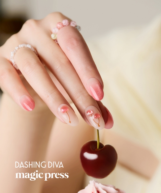 Dewy Cherry ネイル