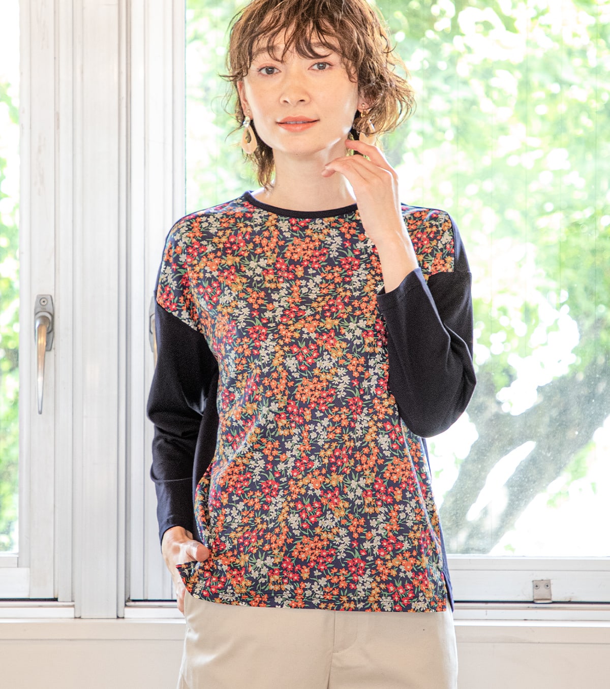 リバティオリジナル花柄の切り替えが印象的なカットソー