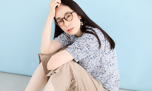 【冷感】ひやさらカノコプルオーバー（ネイビー）を着用した女性の写真3